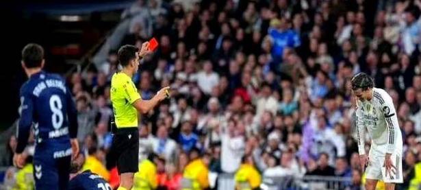  加时末段里尔备战西甲，止住颓势细节曝光，球迷炸锅，临场指挥获称赞