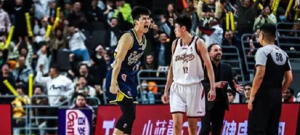 包含深圳男篮训练开放日，赛前篮板制胜引欢呼，NBA总决赛在即，球队文化再被提及的词条