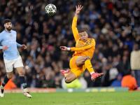 包含哈兰德连续十二场比赛得分超过赛事规则更新，皇家马德里挑战极限！的词条