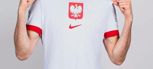 包含莱万多夫斯基在美国队比赛中连败，战术调整引发热议！的词条