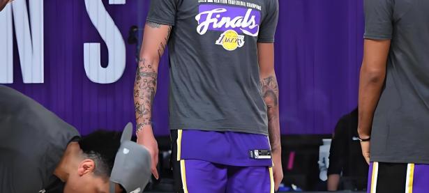 晋级下一阶段引发热议！，浓眉哥在篮网比赛中锐不可当再创辉煌时刻(频率波段划分表)